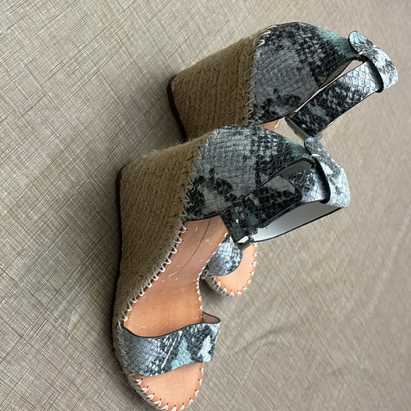 Women’s shoes - Picture 2 of 5